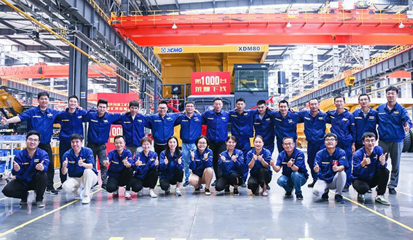 Moment of Glory! The 1,000 th XCMG Mining Truck XDM80 rolled off factory Line